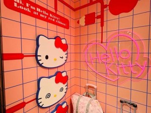 梦幻邂逅：HelloKitty与彼得罗夫共绘暖春公主美梦